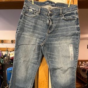 NWT Old Navy jeans. Size 14